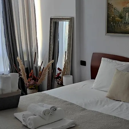 Center Rustic Retreat شقة